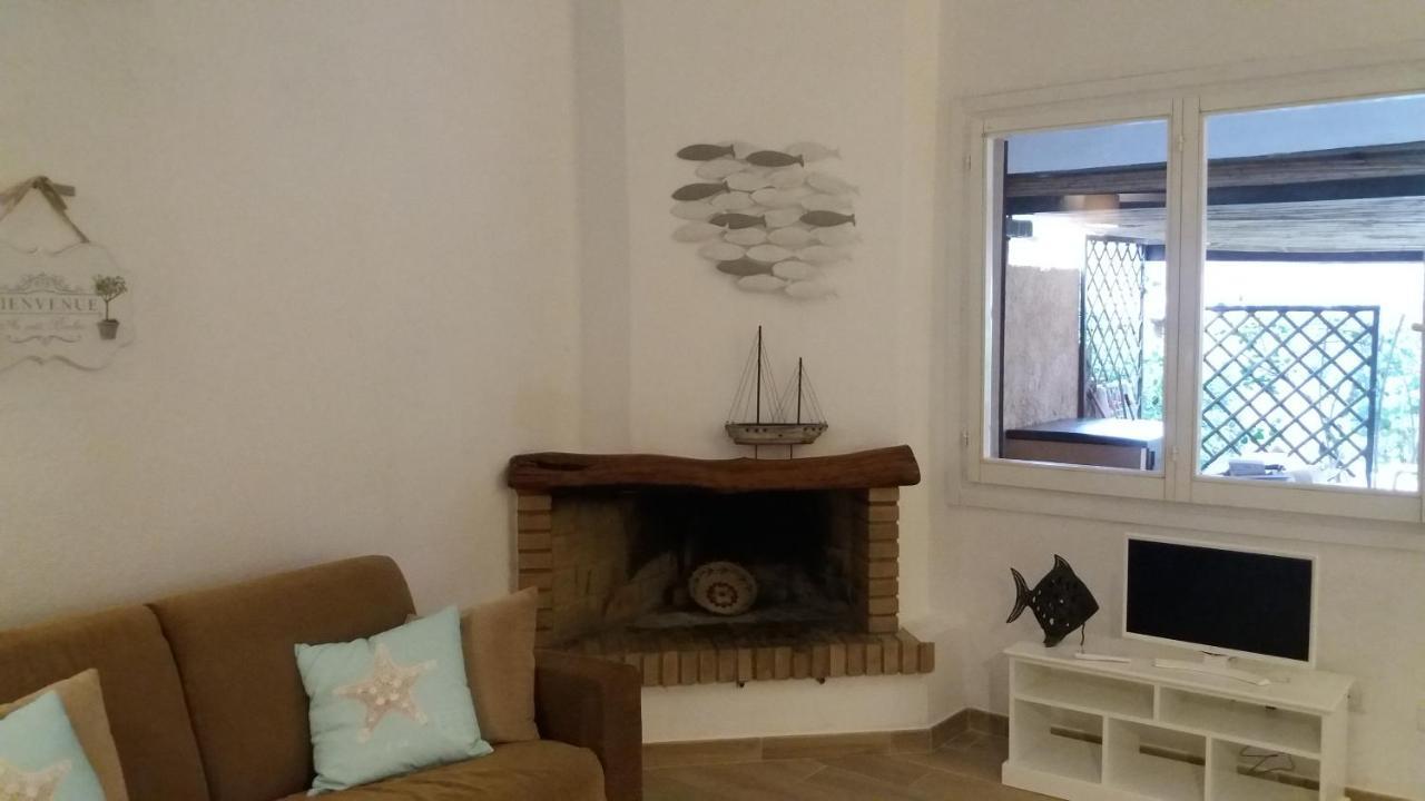 Santa Margherita Di Pula, Calaverde, Deliziosa Villetta 100 Metri Dal Mare Exteriör bild